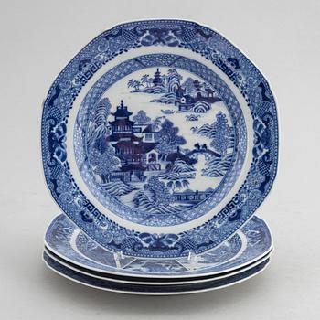 Tallrikar, 4 st, porslin, Kina, Qingdynastin, Qianlong (1736-95).