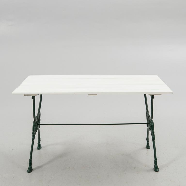 Garden group, 4 pieces, second half of the 20th century.