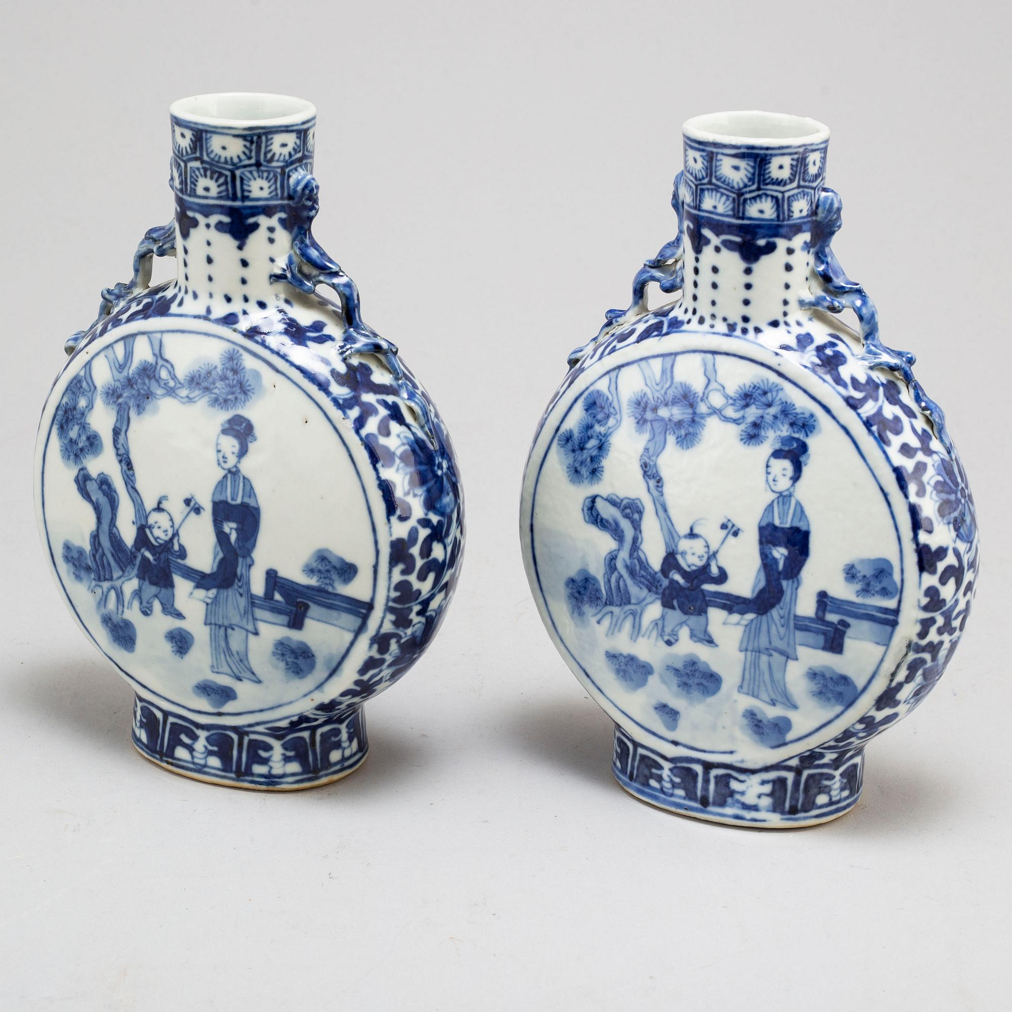 Two blue and white porcelain moon flask, Qing dynasty, Guangxu (1875-1908).