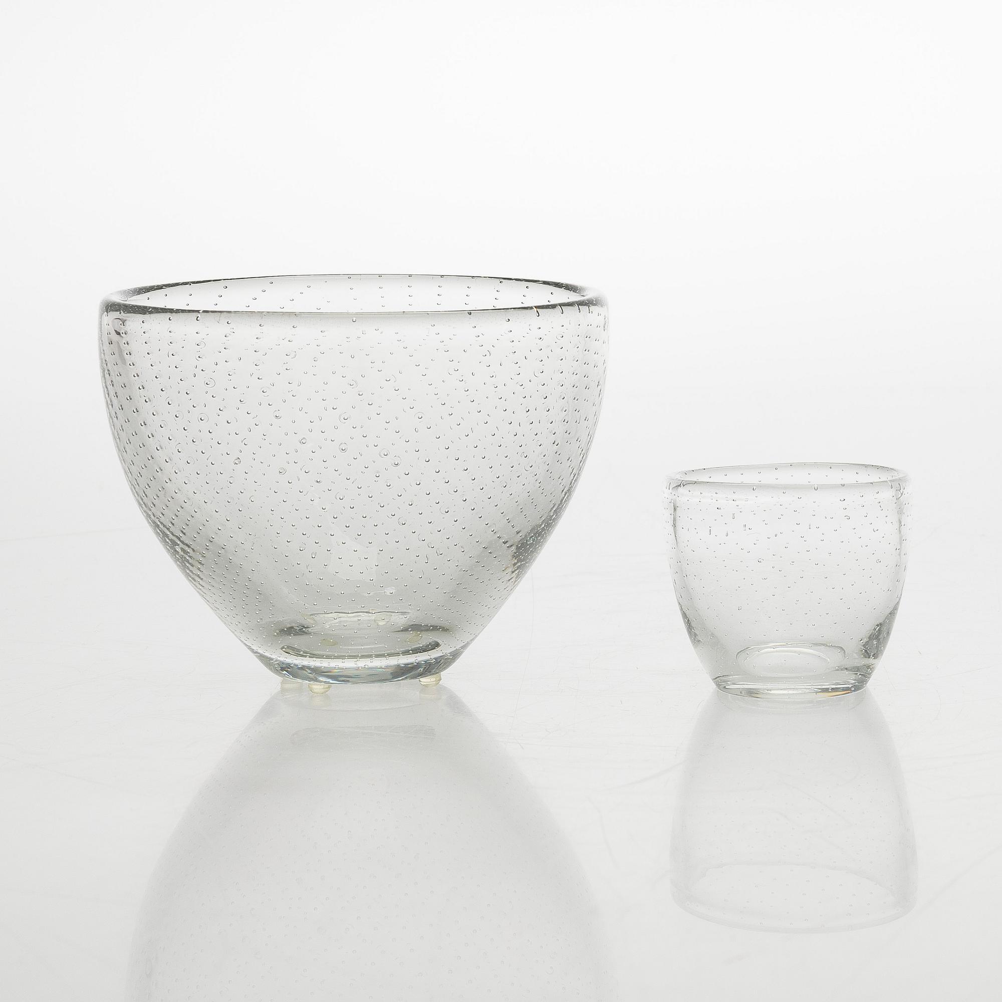 Gunnel Nyman, vaser, 2 st, modell "GN 2" och "GN 4". Signerad G. N. Nuutajärvi Notsjö -51.