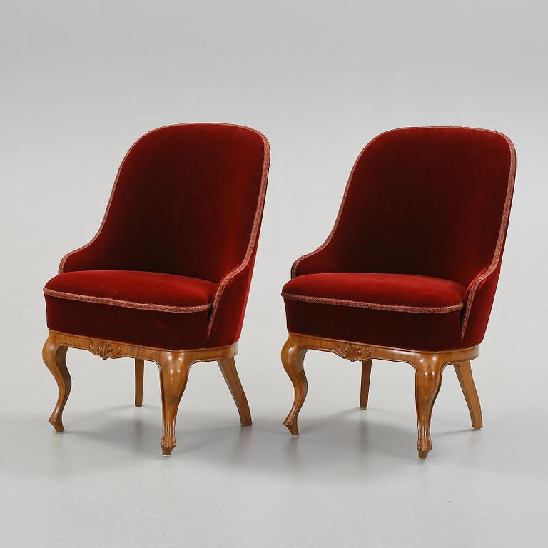 FÅTÖLJER, ett par, nyrokoko, omkring sekelskiftet 1900.