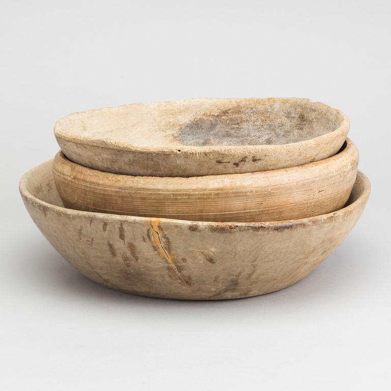 THREE WOODEN BOWLS 19TH CENTURY.