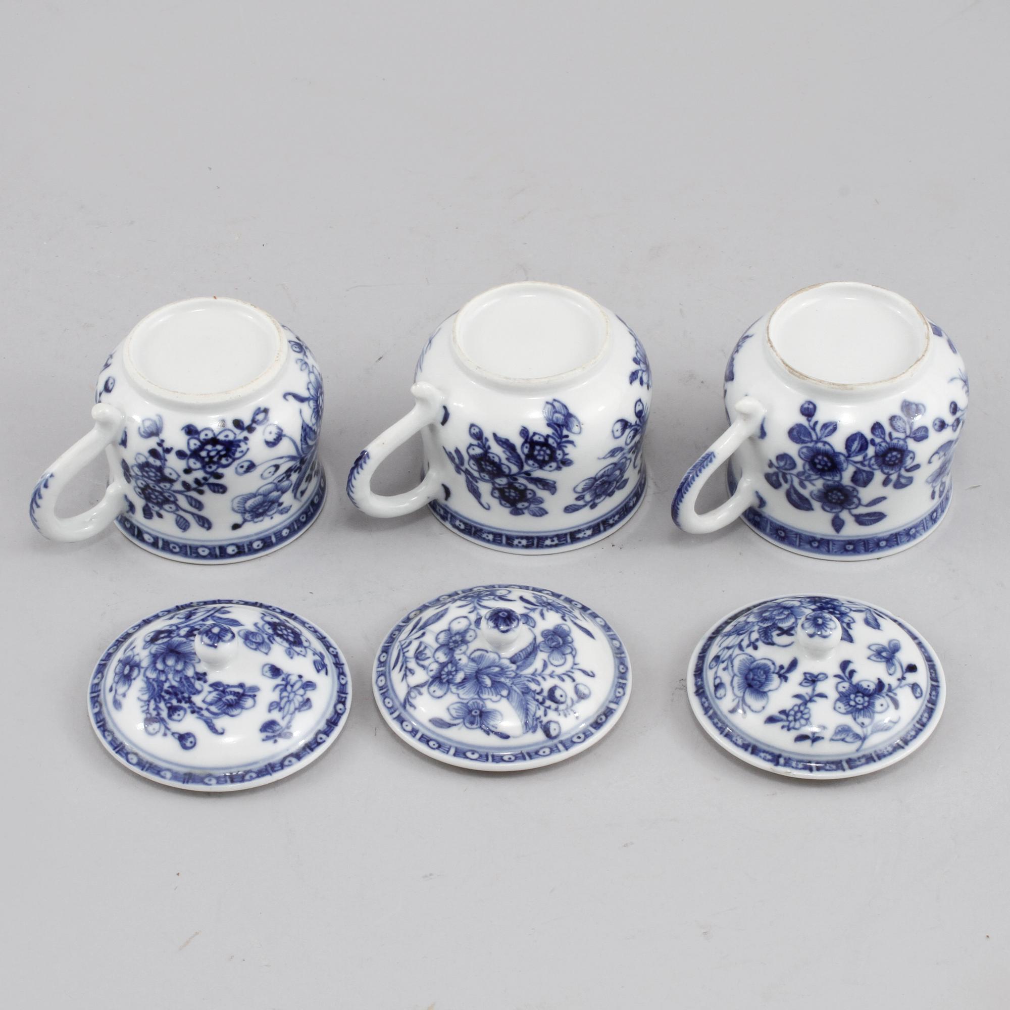 CREMÈKOPPAR, 3 st, porslin, Kina, 1700-tal.