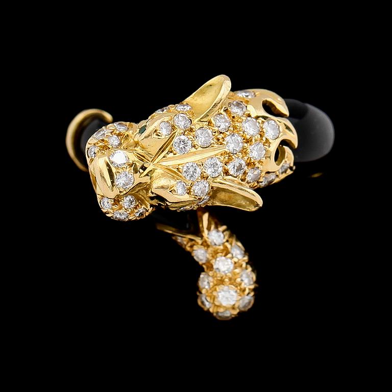 RING, 18K guld, diamanter och smaragd, svart emalj. Total vikt ca 12 g.