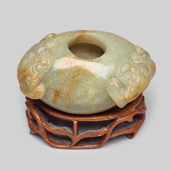 A nephrite brush washer, Qing dynasty (1644-1912).