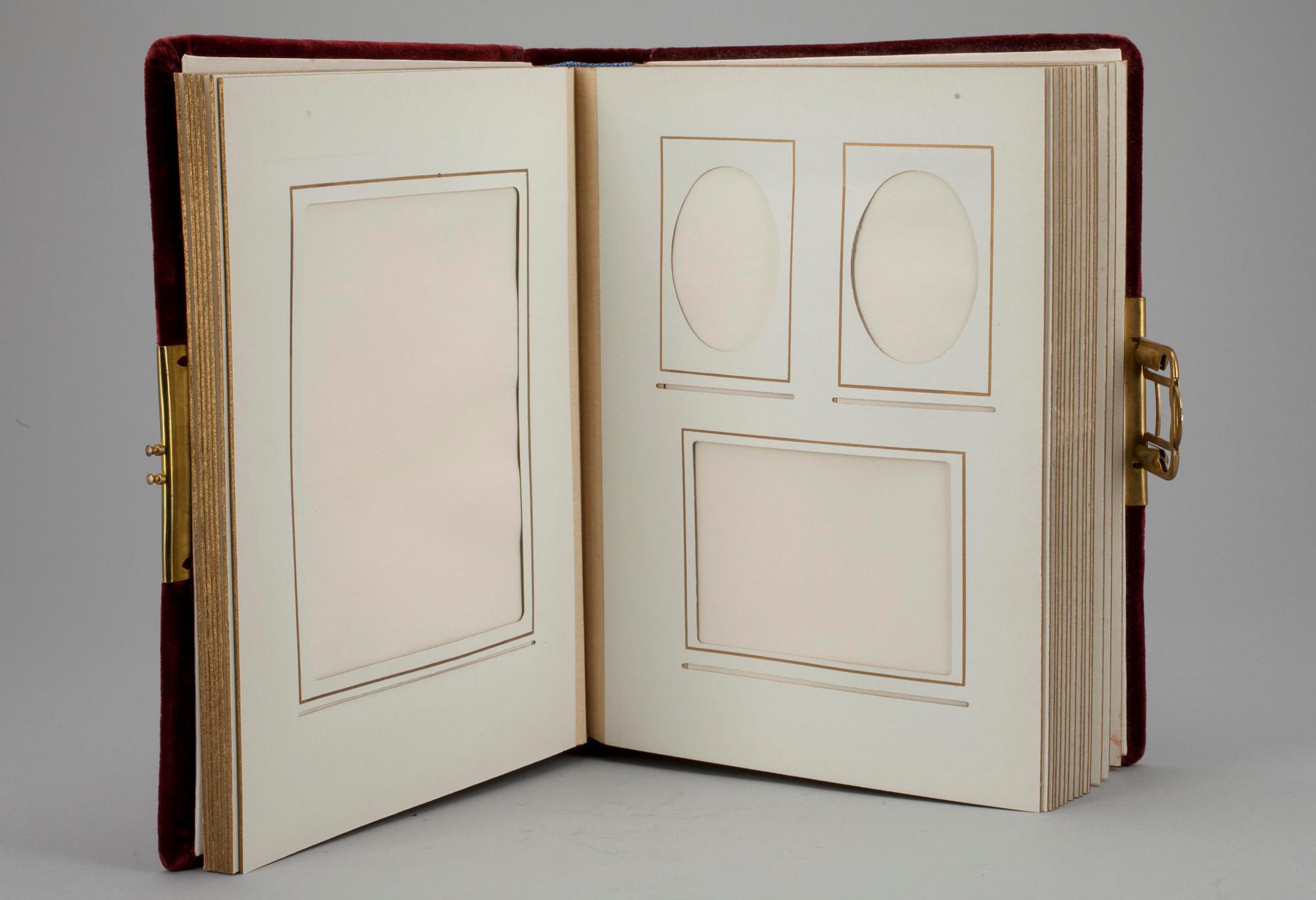 FOTOALBUM, "Leningrad" 1900-tal.