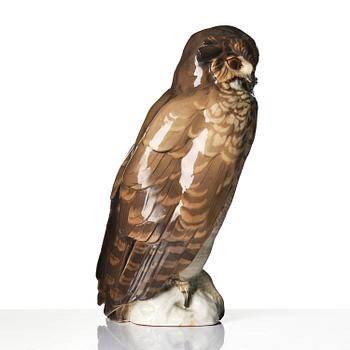 Waldemar Lindström, Skulptur, "Berguv", glaserat porslin,  Rörstrand, 1900-talets början.