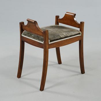 TABURETT, Karl Johan-stil, 1900-talets första hälft.