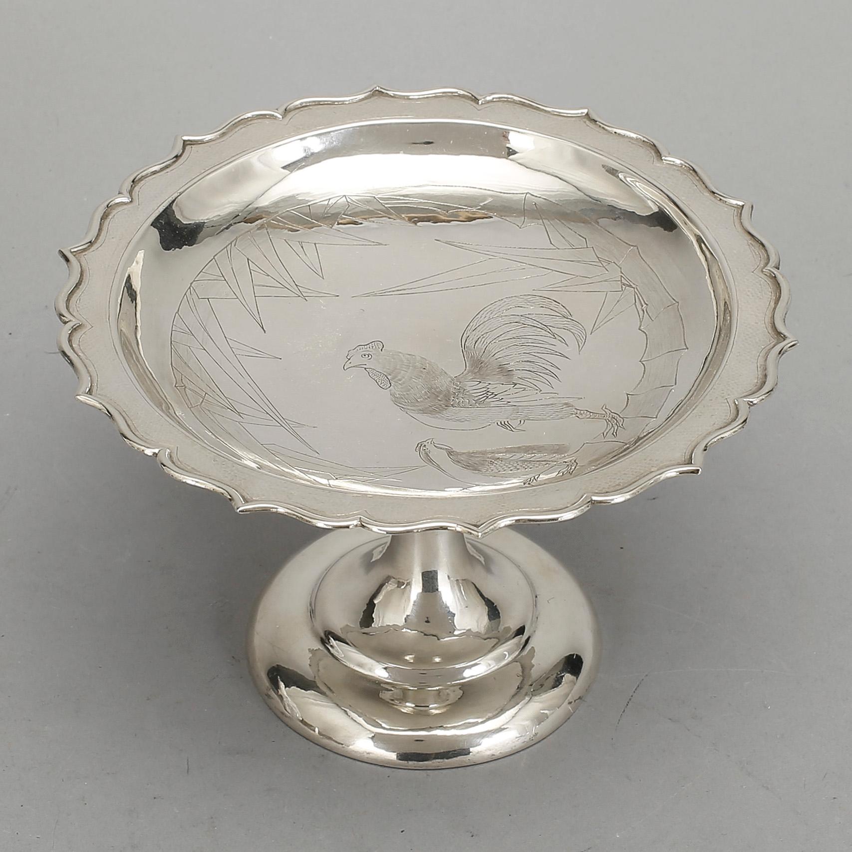 SKÅL PÅ FOT, silver, Kina, 1900-tal. Vikt 147 g.