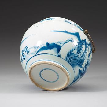 A blue and white pot, Qing dynasty, 19th century.