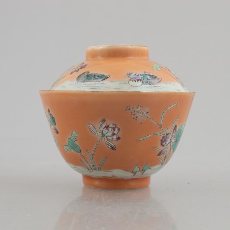 A 'mandarin duck' porcelain cup with cover, Qing dynasty, Daoguang seal mark.