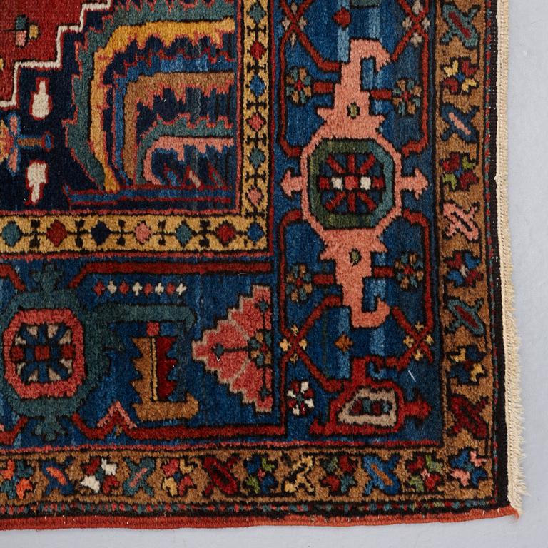 GALLERIMATTA, semiantik Nordvästpersisk Heris sannolikt, ca 421 x 96-99 cm.
