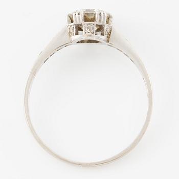 Ring in platinum with brilliant-cut diamond.