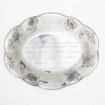 Tray/large dish, silver, Swedish import mark Sam Pettersson, Norrköping 1919.