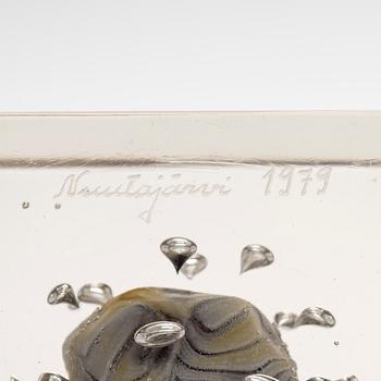 Oiva Toikka, vuosikuutio, signeerattu Oiva Toikka, Nuutajärvi 1979, numeroitu 122/1000.