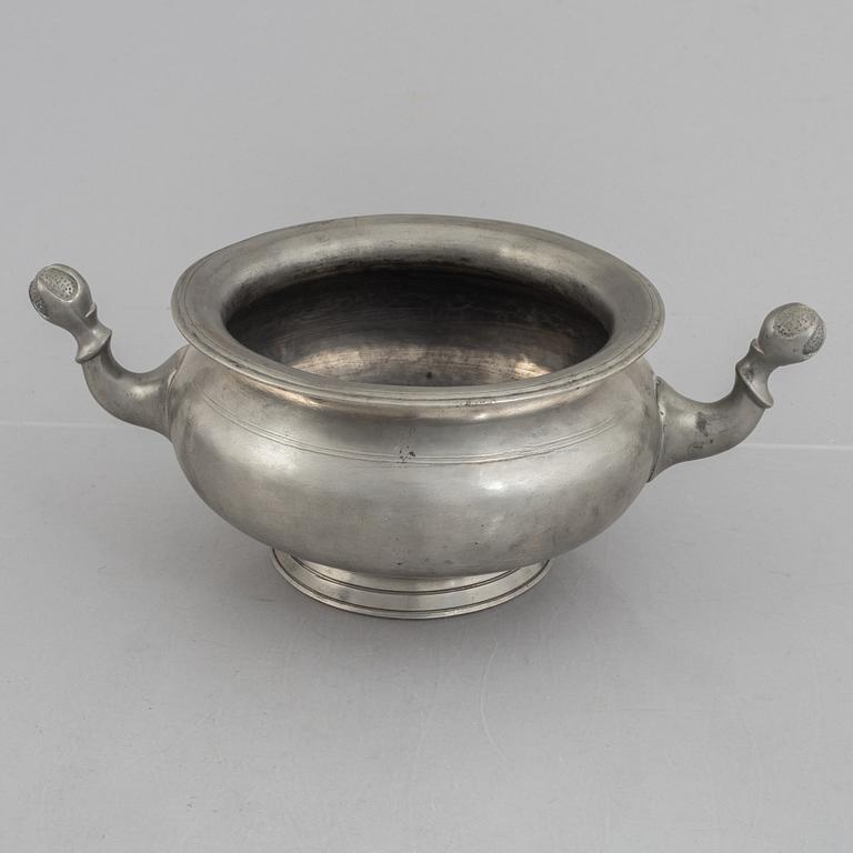 A Swedish pewter bowl, 1784.