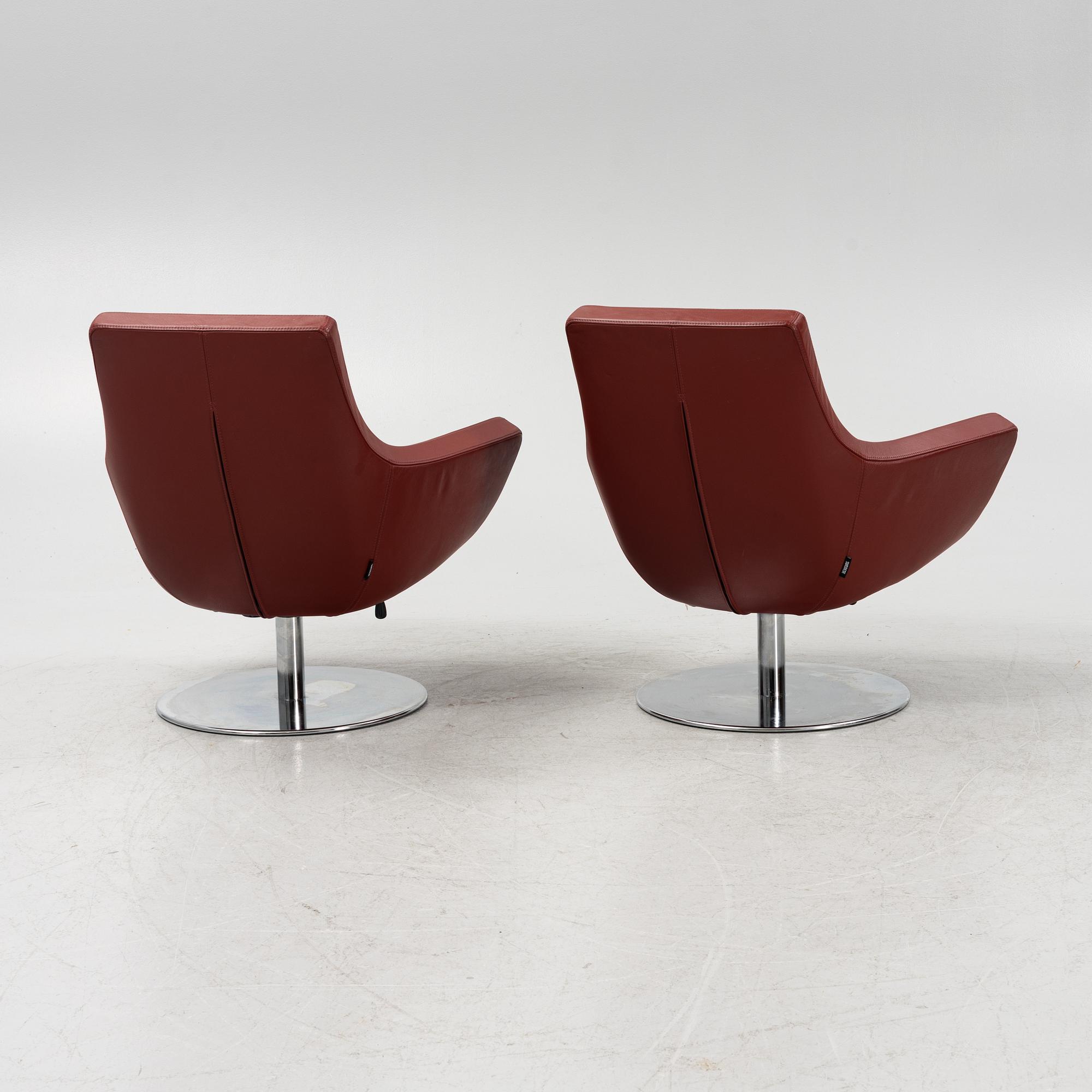 A 21 st Century pair och leather upholstered 'Happy Swing' lounge chairs by Roger Persson for Swedese.