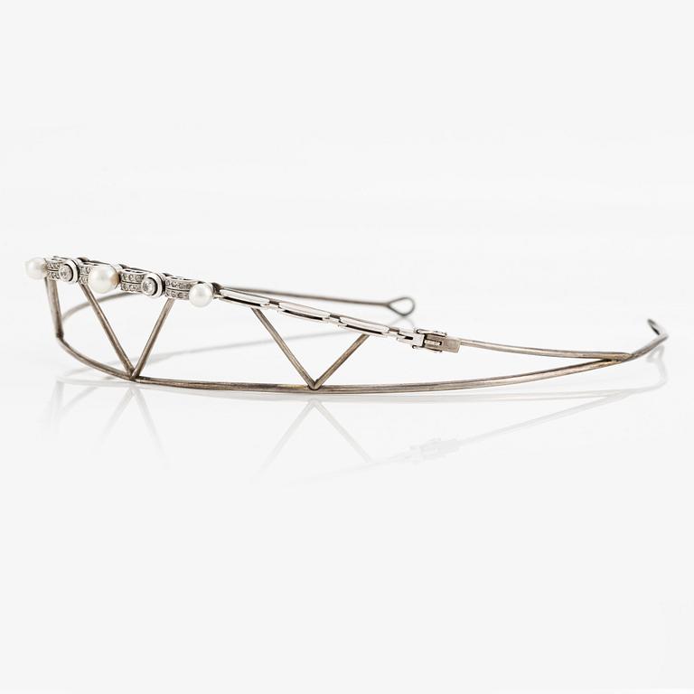Armband/tiara, med pärlor, gammalslipade och rosenslipade diamanter.