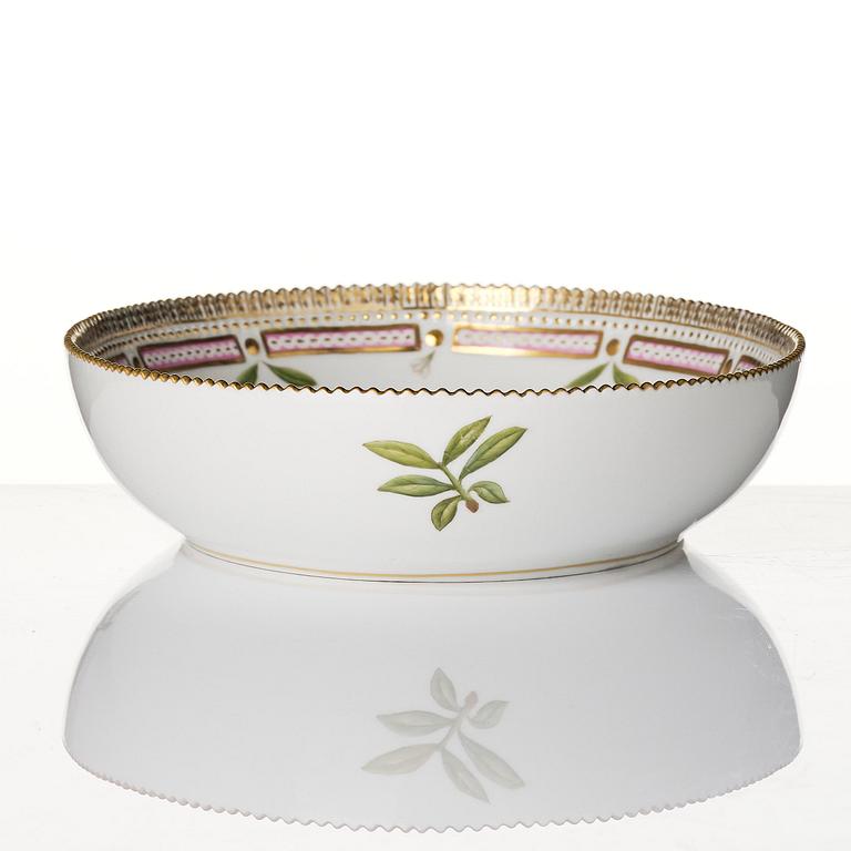 A set of two Royal Copenhagen 'Flora Danica' serving dishes, Denmark, 20th century.