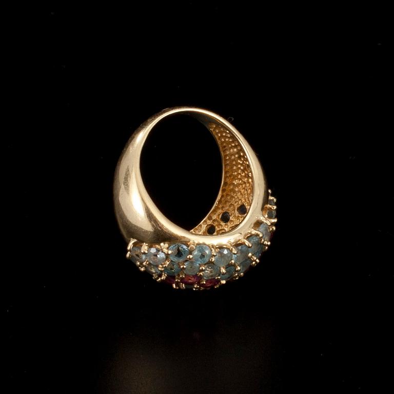 RING, 18K guld. Briljantslipade topaser och ametister. Vikt 12 g.