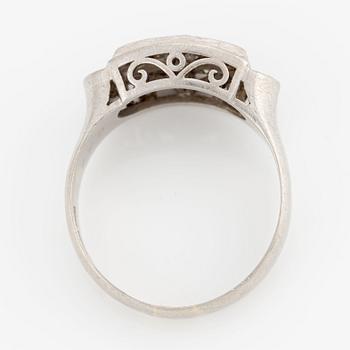 Ring, 18K white gold with brilliant-cut diamonds.