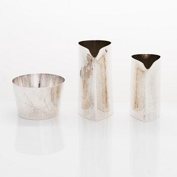 Pekka Piekäinen, A three-piece sterling silver serving set, marked PP, Platinoro, Turku 2000s.