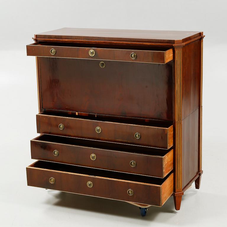 A bureau, 19th century.