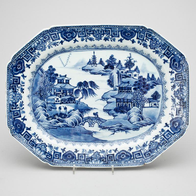 STEKFAT, porslin, Kina, Qianlong (1736-1795).