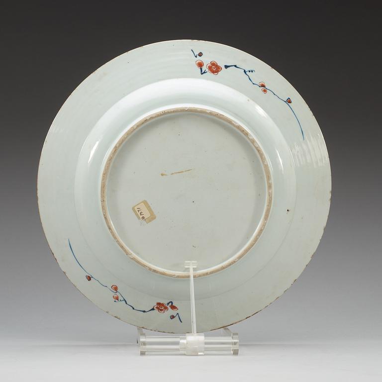 An Imari dish, Qing dynasty, Kangxi (1662-1722).