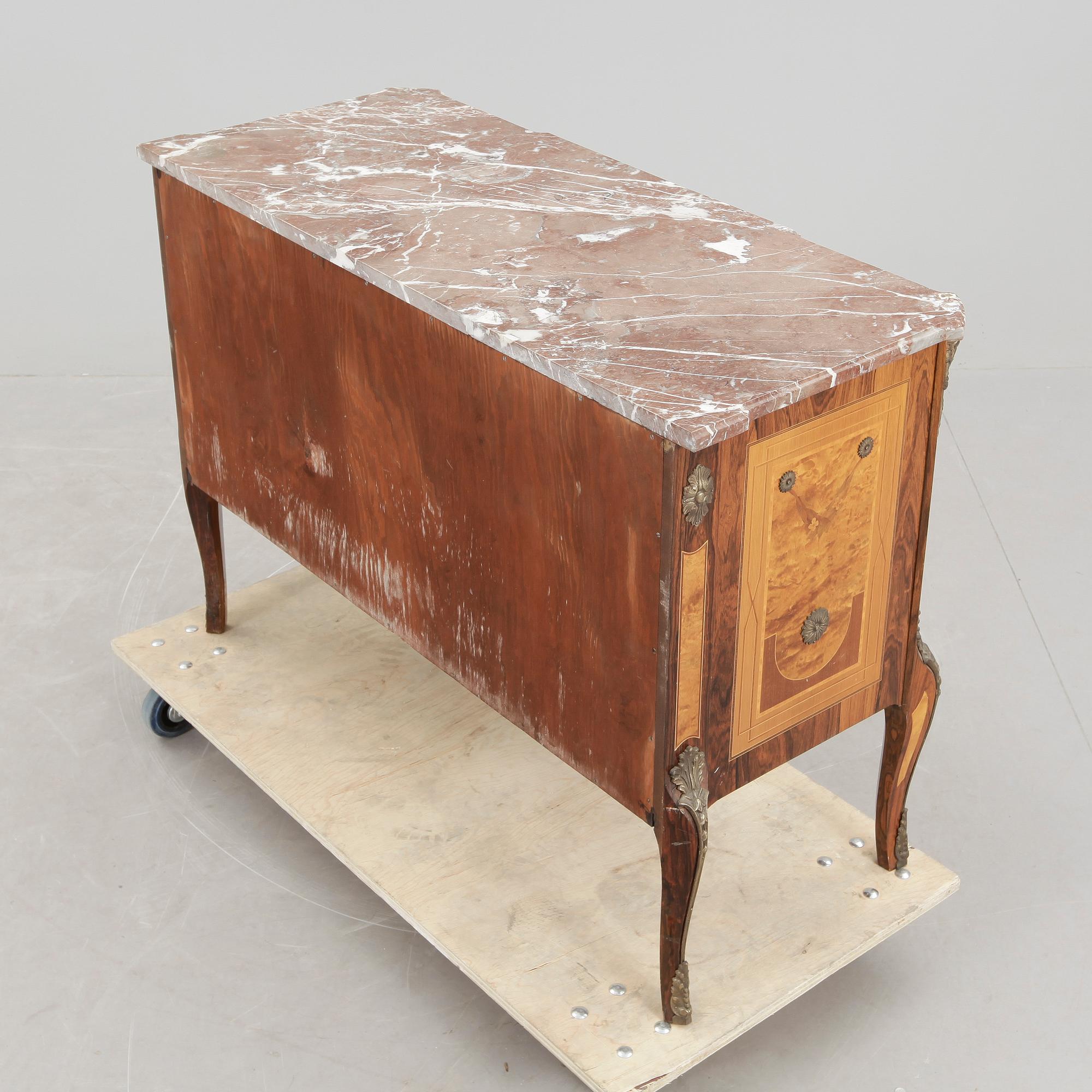 BYRÅ, gustaviansk stil, 1900-talets mitt.