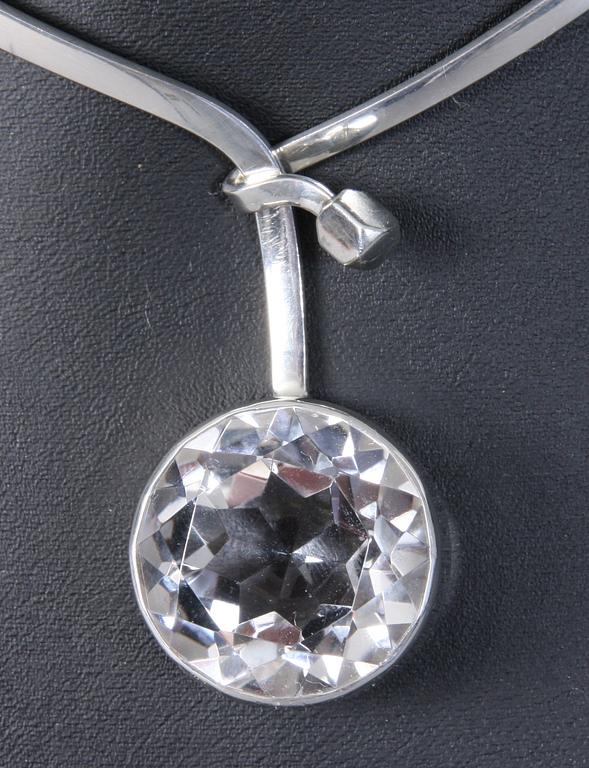 HALSRING, silver och bergskristall, Gesta Thyssel.
