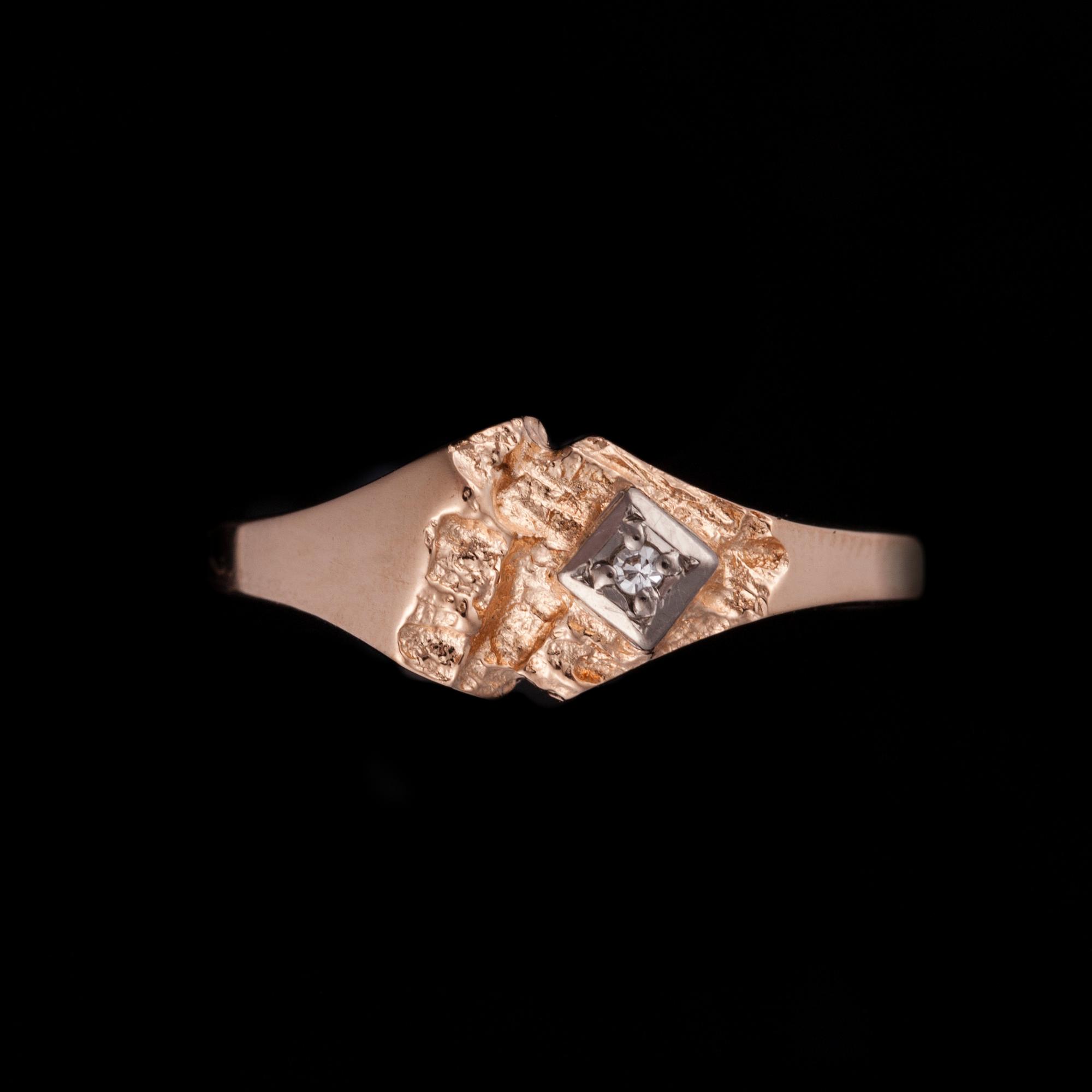 RING, 14K guld, liten diamant. Vikt 1,5 g.