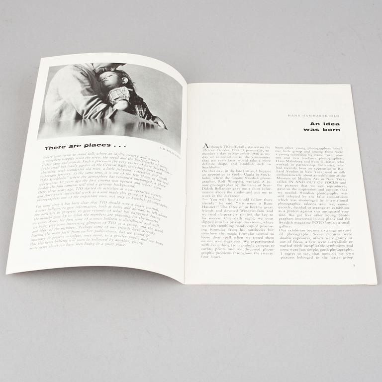 Tiofoto, 2 böcker samt 4 kataloger, några med dedikation.