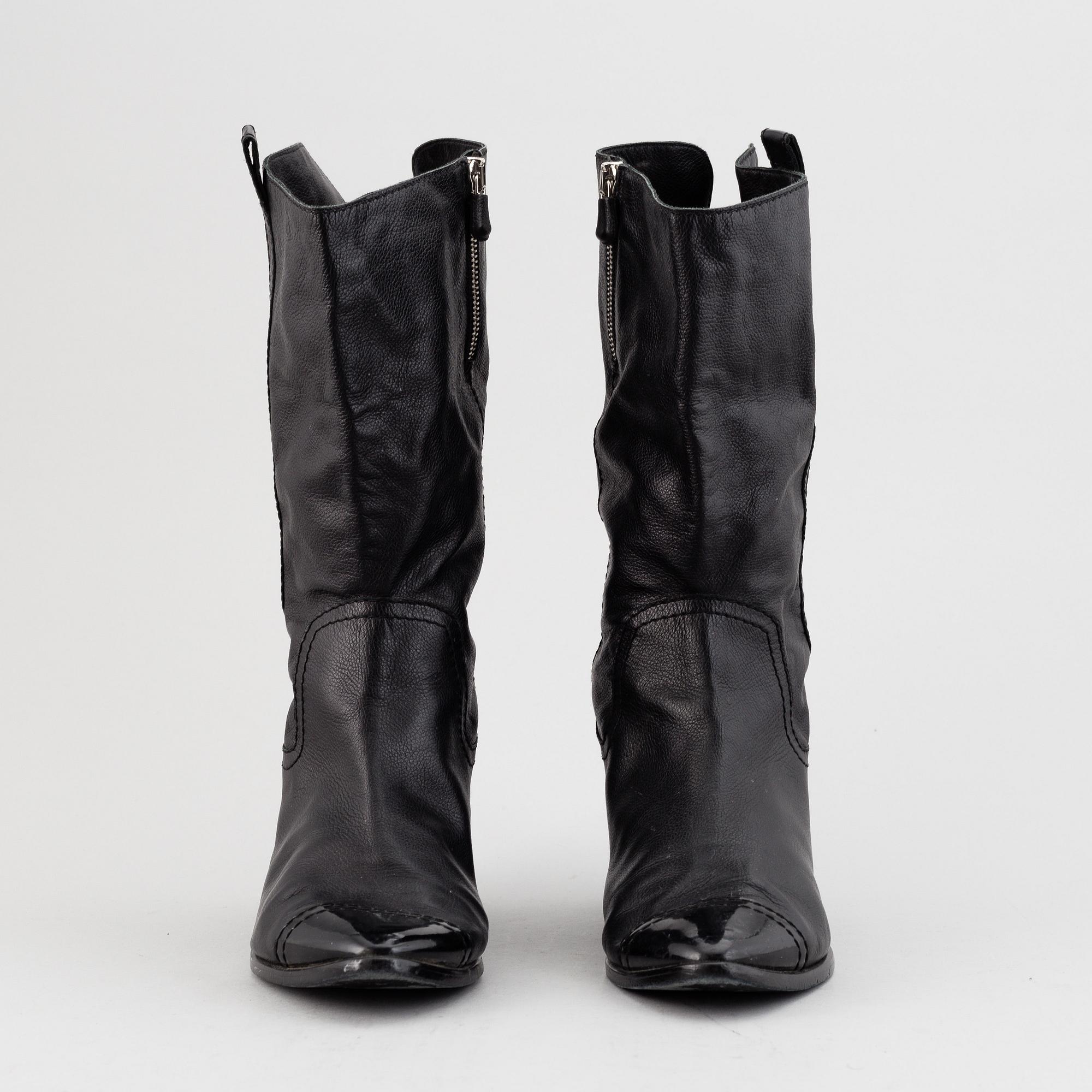 CHANEL, a pair of leather boots, size 40.