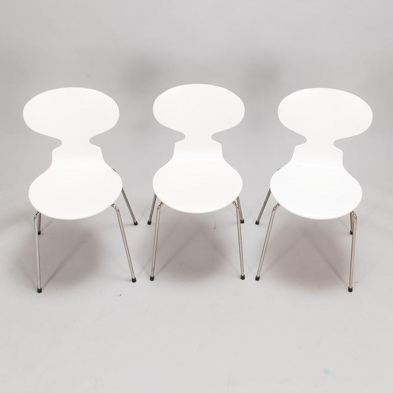 Arne Jacobsen, tuoleja, 3 kpl, "Myran",Fritz Hansen 2008.