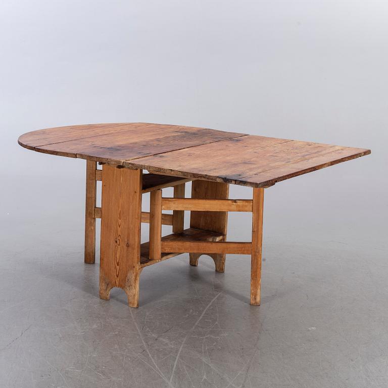 A PINE WOOD FOLDING TABLE 19TH CENTURY.