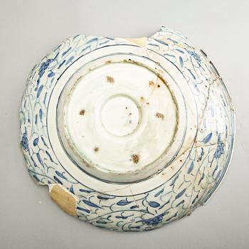 Two large blue and white Persian chargers, 18th/19th Century. Study pieces, fragments.