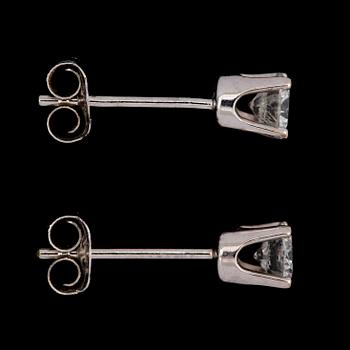 ÖRHÄNGEN, ett par, 14k vitguld med briljantslipade diamanter tot ca 0,40ct. Vikt 0,5g. Cert UG medföljer.