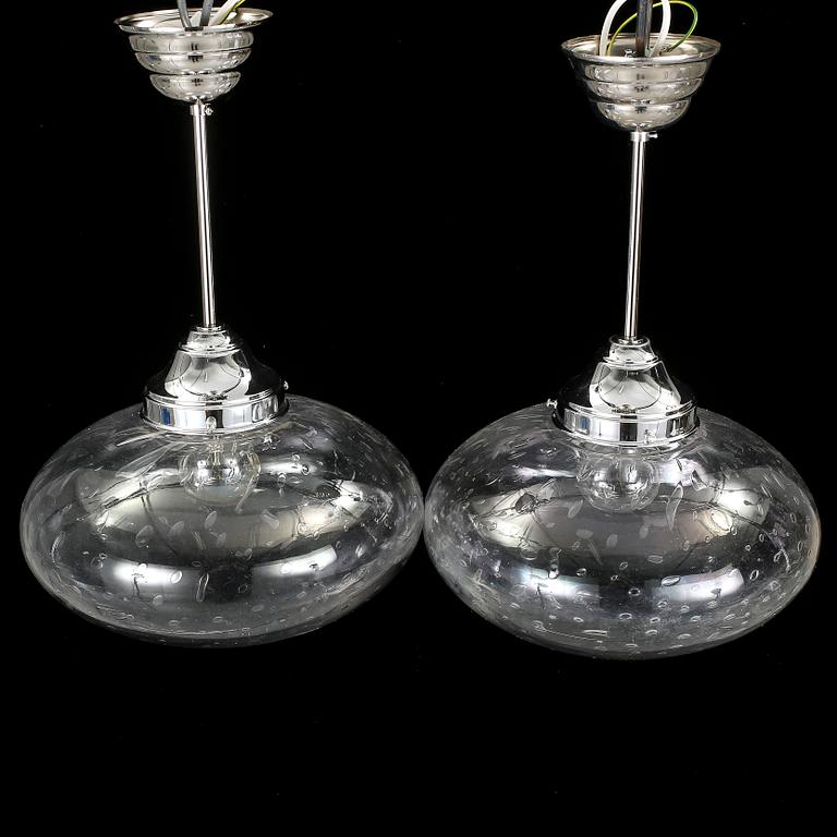 TAKLAMPOR, ett par, Pukebergs glasbruk, delvis 1960-tal. Höjd 46 cm.