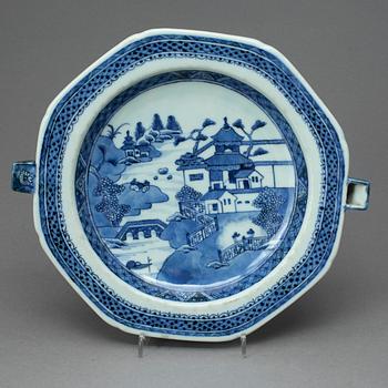 VÄRMETALLRIK, porslin, Kina tidigt 1800-tal/1800-talets första hälft.