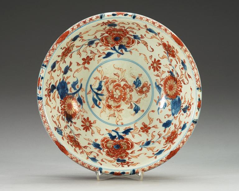 An imari basin, Qing dynasty, Kangxi (1662-1722).