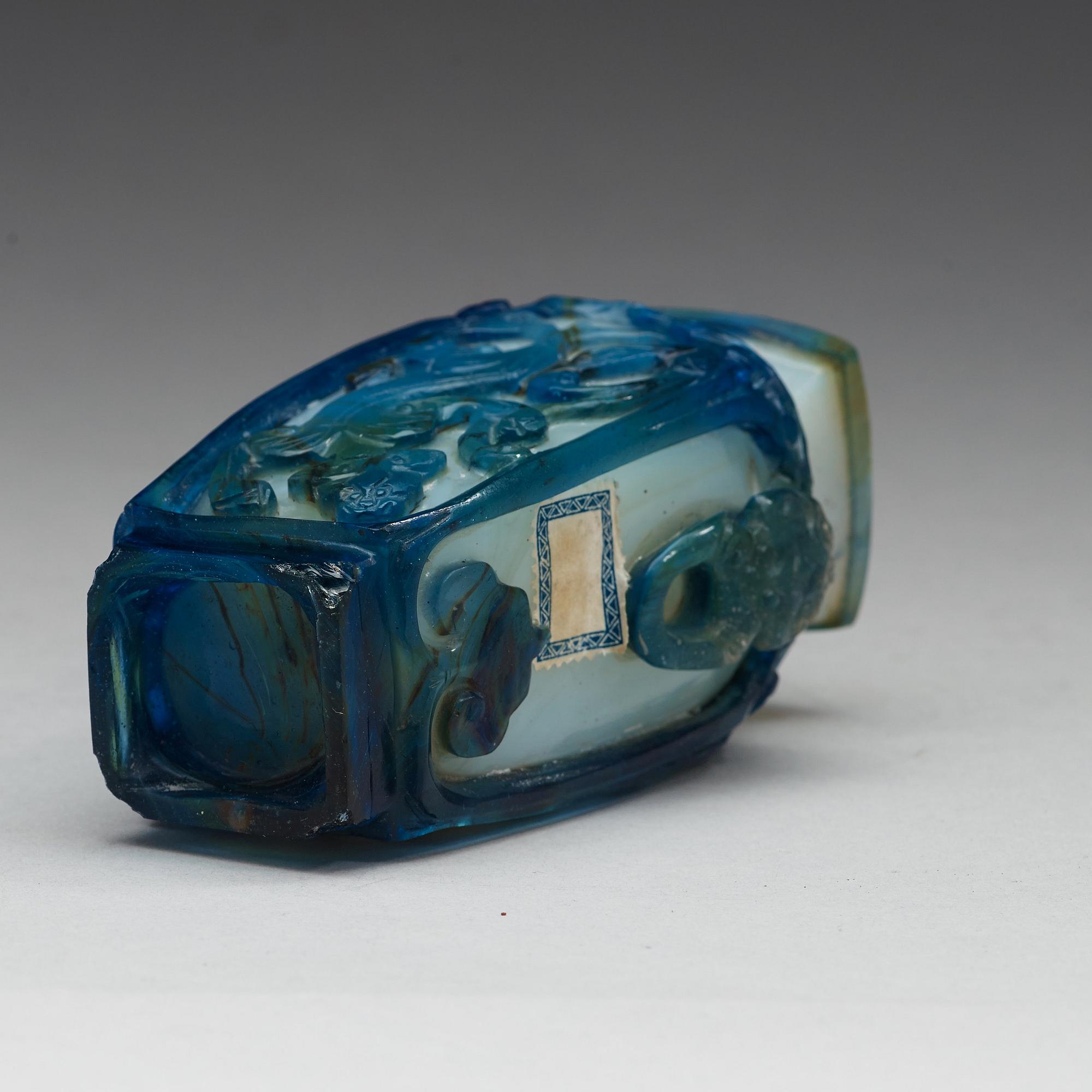 VAS, pekingglas. Qingdynastin (1644-1912).