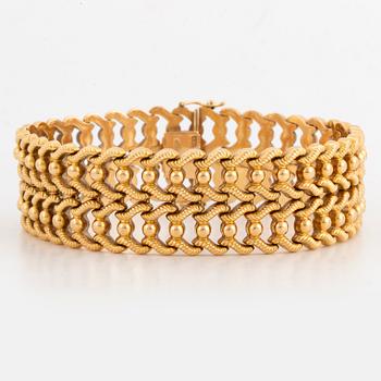 18K gold bracelet.