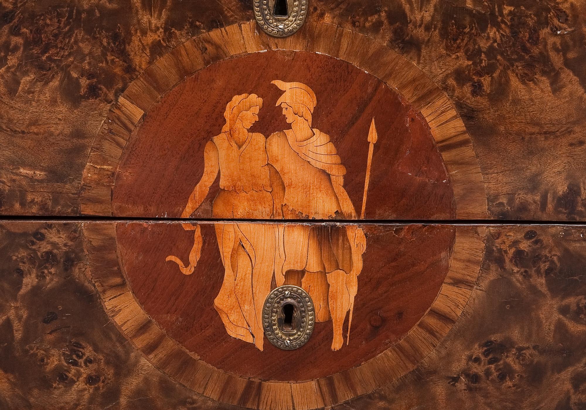 A CHEST OF DRAWERS, Italy, approx. Late 18th century.