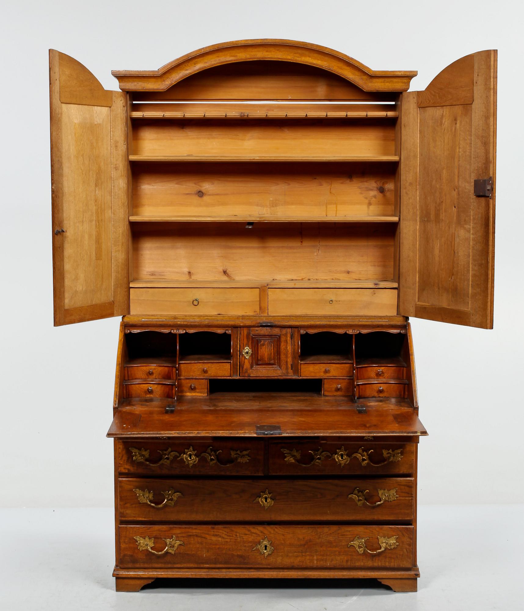 SKRIVSKÅP, senbarock, 1700-tal.