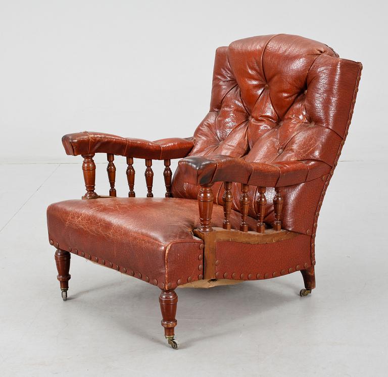 BALUSTRADFÅTÖLJ, omkring år 1900.