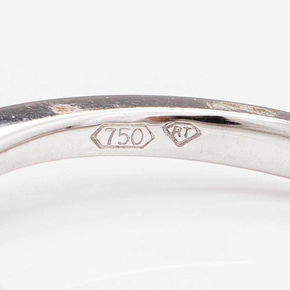 Sormus, 18K valkokultaa, timantteja n. 0.32 ct yht. Tuontileimattu ITD, Espoo.