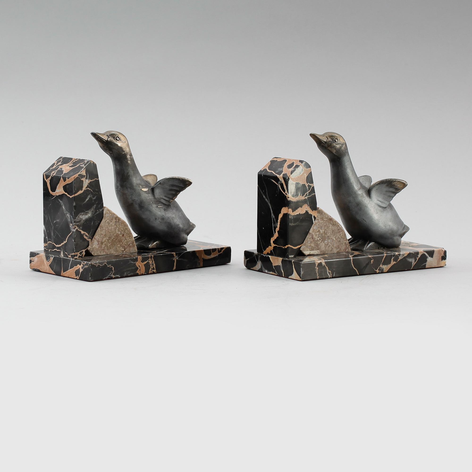 BOKSTÖD, marmor och vitmetall, art déco, 1900-talets första hälft.