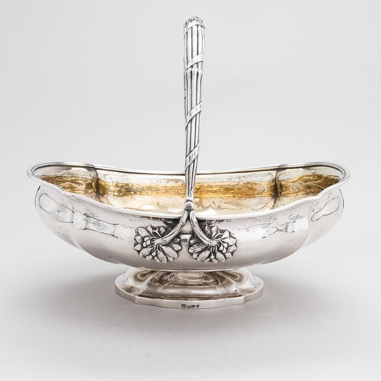 Brödkorg, silver, stämplad J.V., sannolikt Jacob Friedrich Voigt, S:t Petersburg, Ryssland 1849.