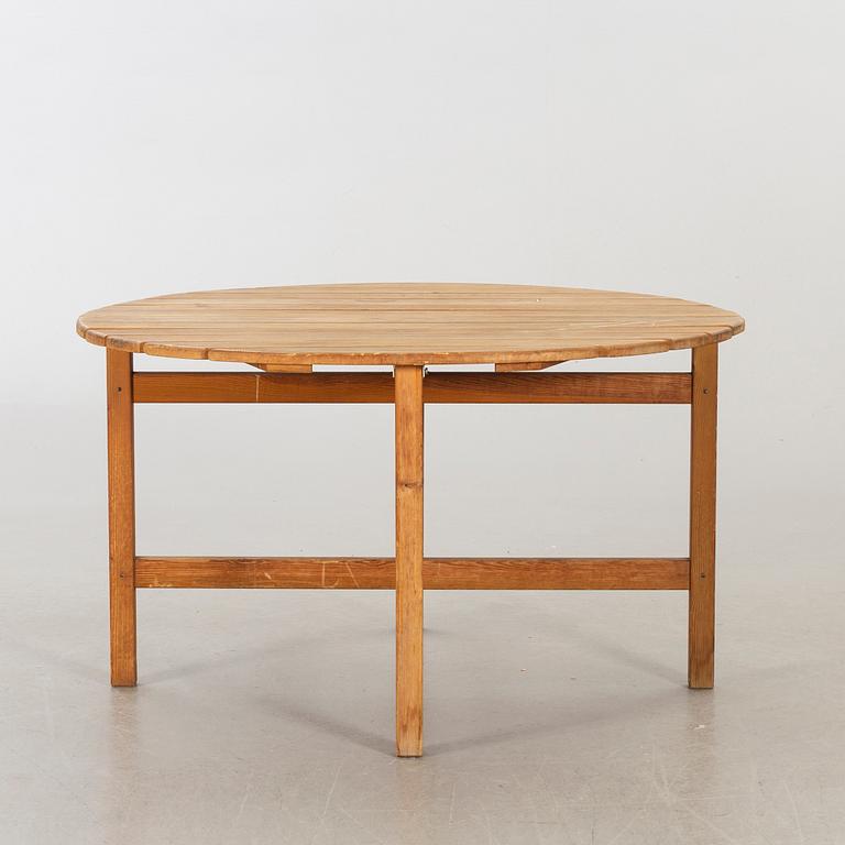 A circular garden table, probably Elsa Stackelberg for Fri Form.